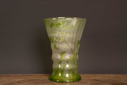 GALLÉ FACTORIES (1904–1936)
Flared-neck vase...