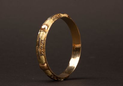 Solid gold bracelet with filigree decoration...