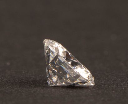 Diamond on paper, round brilliant cut.
Dimensions:...