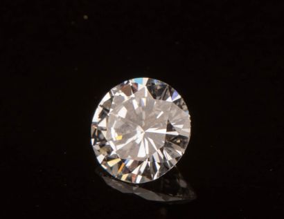 Diamond on paper, round brilliant cut.
Dimensions:...