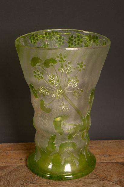 GALLÉ FACTORIES (1904–1936)
Flared-neck vase...