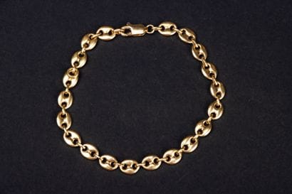 Coffee bean-link gold bracelet.
750°/00 gold
L:...
