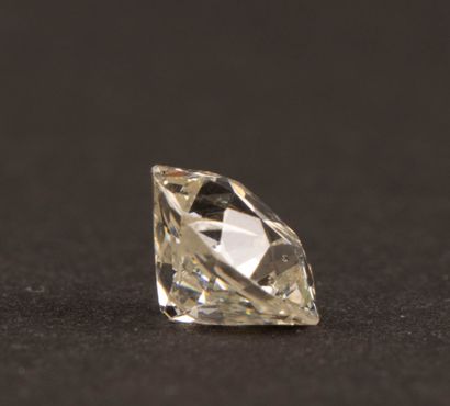 Antique cushion-cut diamond, 4.86 ct.
Dimensions:...