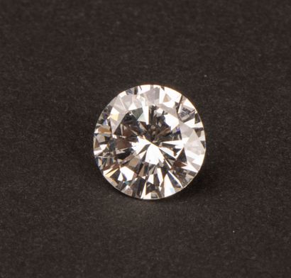 Diamond on paper, round brilliant cut.
Dimensions:...