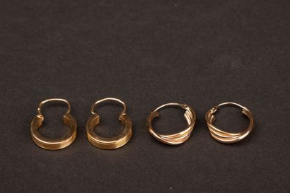 Two pairs of gold earrings.
750°/00 gold
H:...