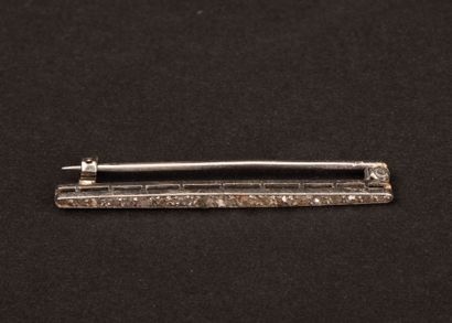 Platinum barrette set with old-cut diamonds.
950°/00...