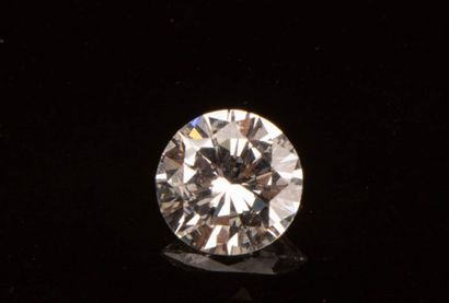 Diamond on paper, round brilliant cut.
Dimensions:...