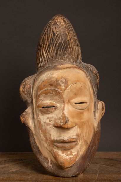 GABON - Punu Culture.
A facial mask known...
