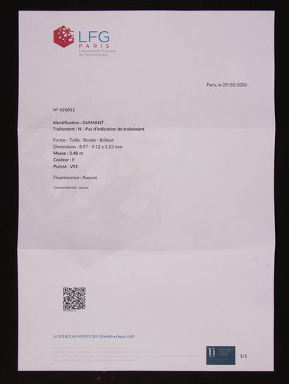 Diamond on paper, round brilliant cut.
Dimensions:...