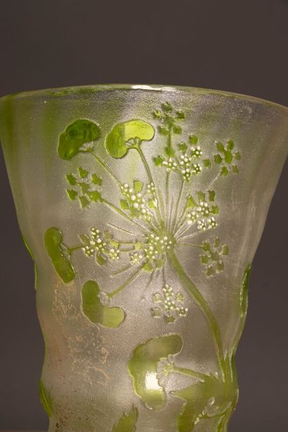 GALLÉ FACTORIES (1904–1936)
Flared-neck vase...