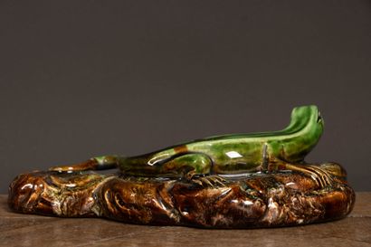 BOSCH
Sculpture of a lizard on a rock. 
H:...