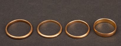 Set of four gold wedding bands 
750°/00 gold....