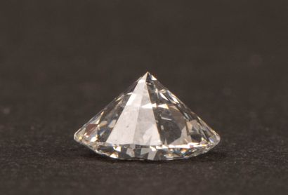 Diamond on paper, round brilliant cut.
Dimensions:...