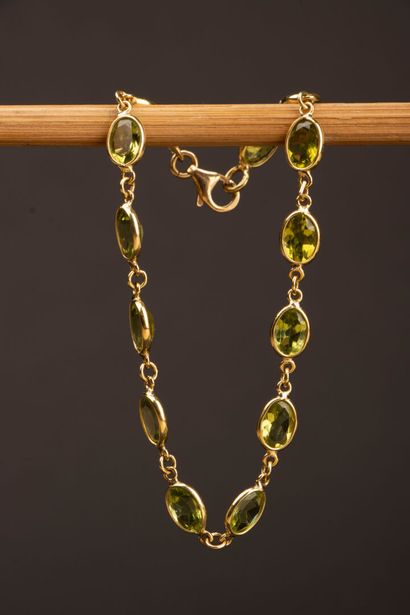 Gold and Peridot Bracelet
750°/00 Gold
L:...