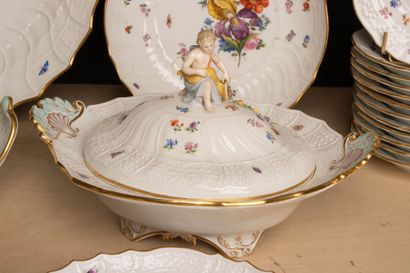 MEISSEN circa 1900
Neu-Brandensein relief...