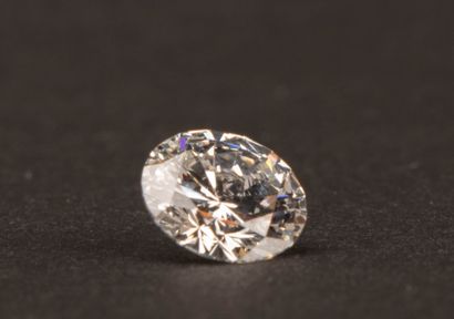 Diamond on paper, round brilliant cut.
Dimensions:...