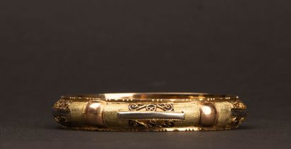 Solid gold bracelet with filigree decoration...