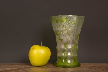 GALLÉ FACTORIES (1904–1936)
Flared-neck vase...