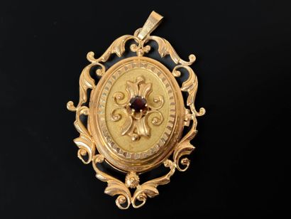Souvenir pendant in gold, center-set with...