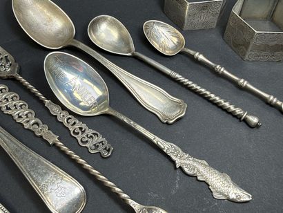 Lot de couverts et rond de serviette en argent...