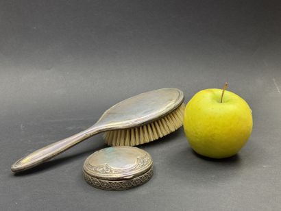 Brosse en argent fourré et boite cylindrique...