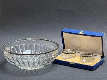 Coupe en verre monture argent et paire de...