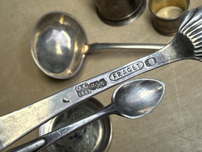 Lot d'argent russe comprenant louche, tasses,...