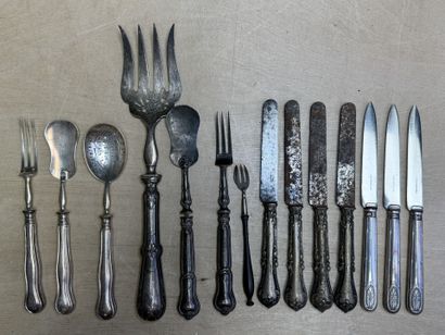 Couverts de service en argent et argent fourré...