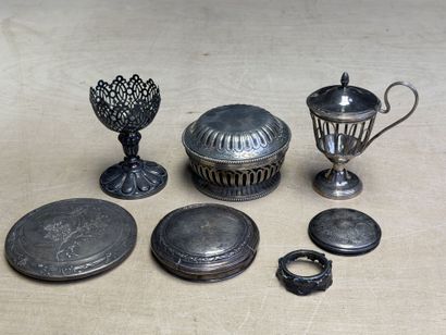 Eléments en argent, couvercles de boites,...