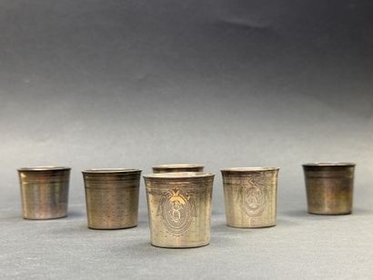 Suite de six gobelets à liqueur en argent...