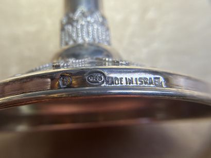 Trois timbales et un bougeoir en argent Israéliens....