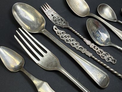 Lot de couverts et rond de serviette en argent...