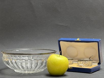 Coupe en verre monture argent et paire de...