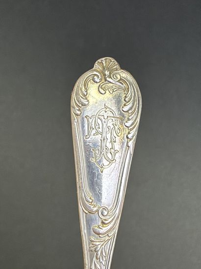 Douze petites cuillères en argent, modèle...