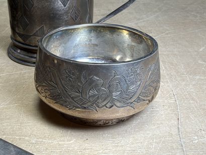 Lot d'argent russe comprenant louche, tasses,...