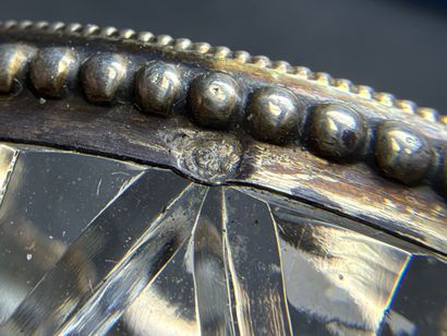 Coupe en verre monture argent et paire de...