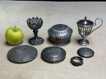 Eléments en argent, couvercles de boites,...