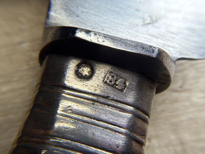 Huit couteaux en argent fourré Russe. 
84...