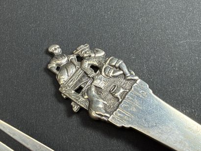 Cinq couverts en argent du Danemark. 
836°/00
L....