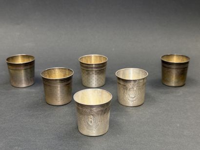 Suite de six gobelets à liqueur en argent...