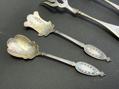 Couverts à mignardises en argent, divers...