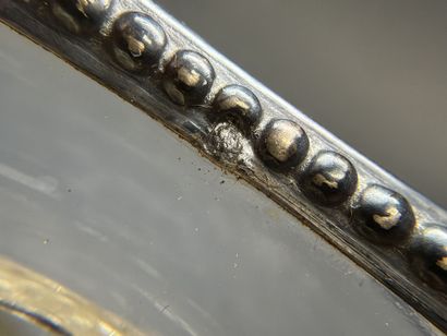 Coupe en verre monture argent et paire de...