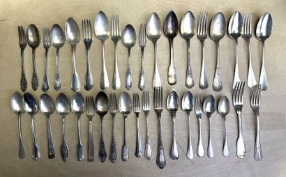 Lot de couverts dépareillé en argent. 
Poids:...