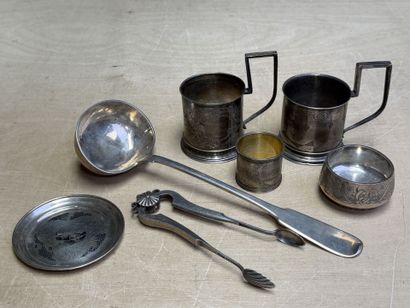 Lot d'argent russe comprenant louche, tasses,...