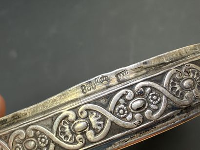 Brosse en argent fourré et boite cylindrique...