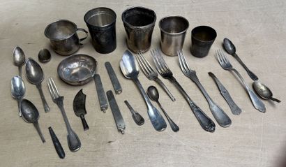 Lot de timbales, couverts... accidenté en...