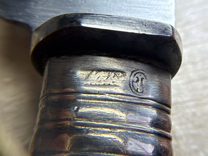Huit couteaux en argent fourré Russe. 
84...