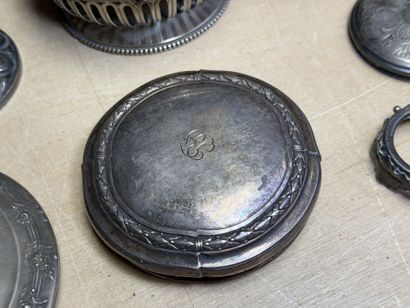 Eléments en argent, couvercles de boites,...