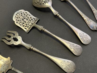 Couverts à mignardises en argent, divers...