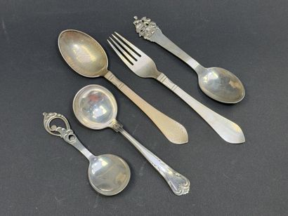 Cinq couverts en argent du Danemark. 
836°/00
L....